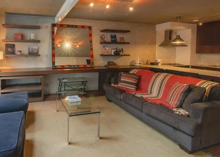 Alojarent Glamis Luxurious Loft